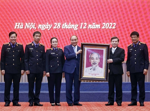 Chủ tịch nước Nguyễn Xuân Phúc: Hoàn thiện thể chế để thực hiện tốt chức năng của Viện Kiểm sát nhân dân